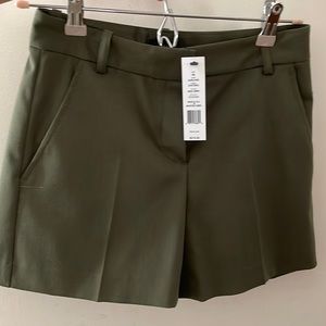 Theory Garland shorts in army green size 00 NWT